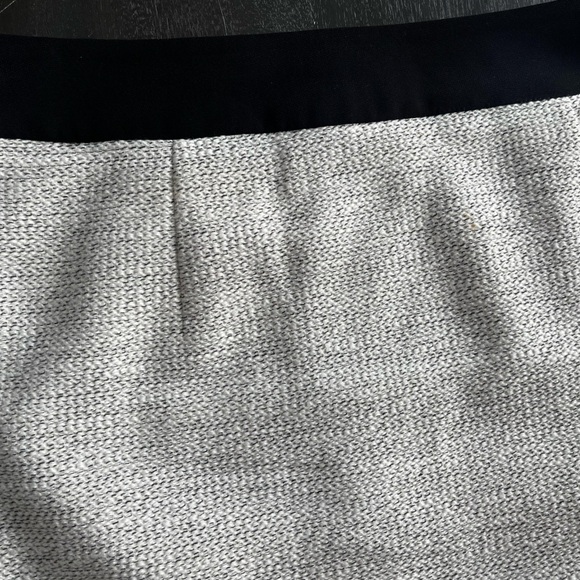 Banana Republic Pencil Skirt Black Trim Size 4 Lined 22” Back Slit - Picture 8 of 9